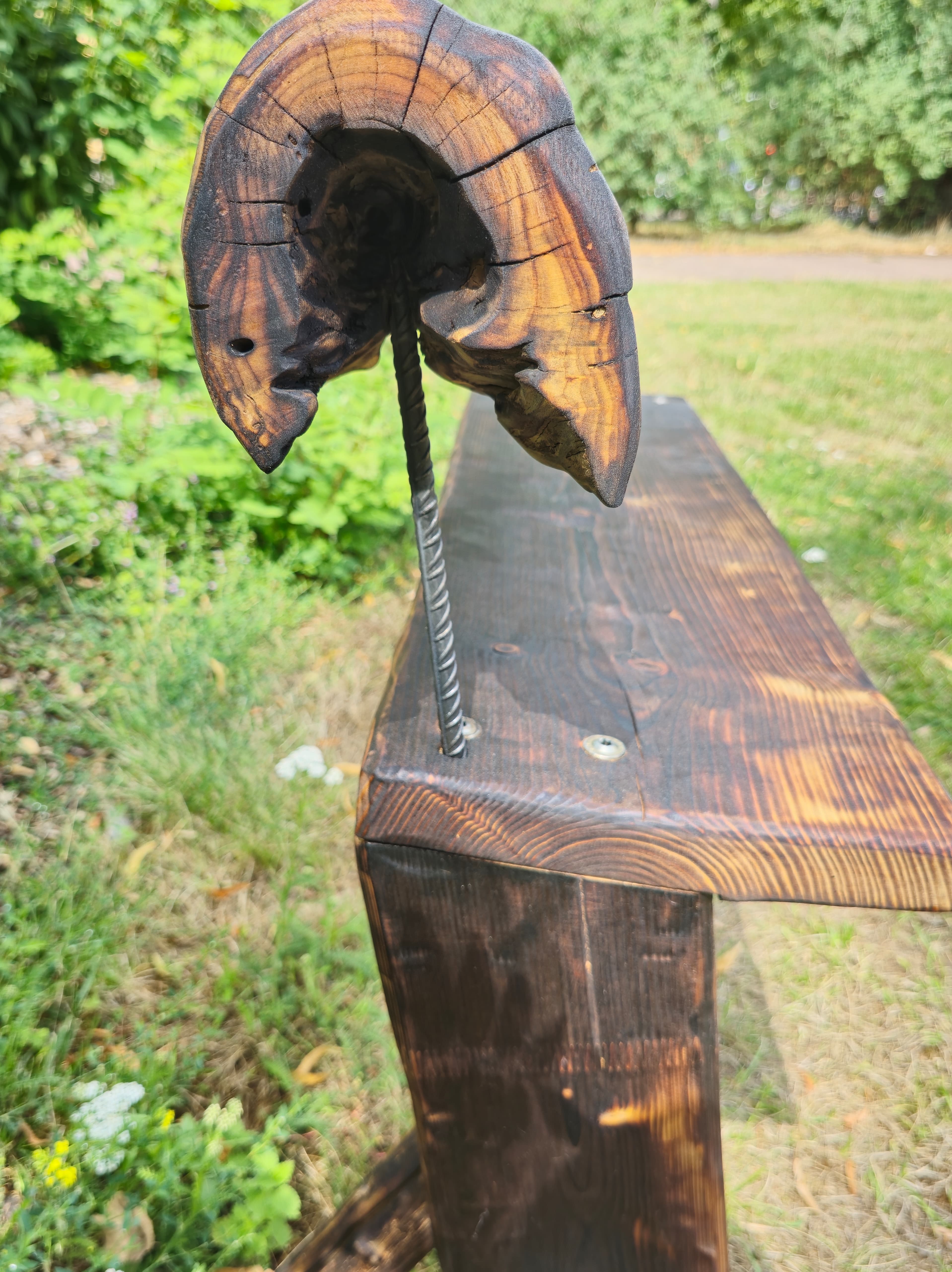 Rustikale Holzbank aus Kiefer & Baumholz