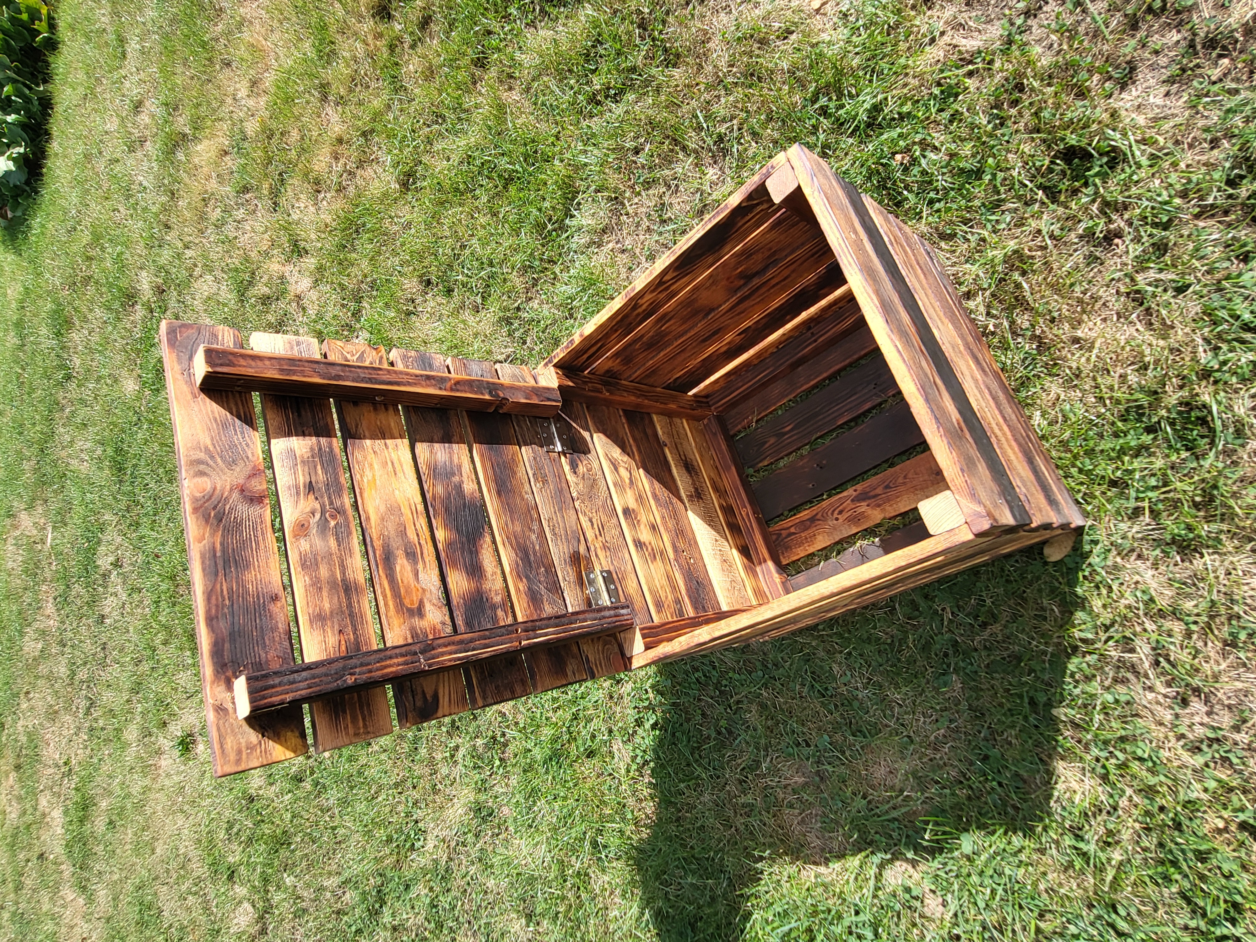 Holzkiste zum Aufklappen